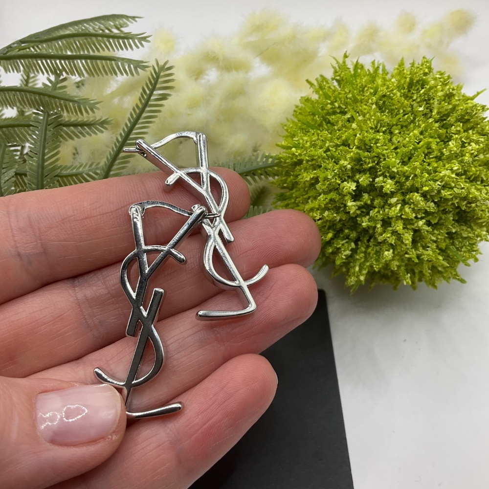 Fashionable earrings with monogram in silver tone - Picture 4 of 4